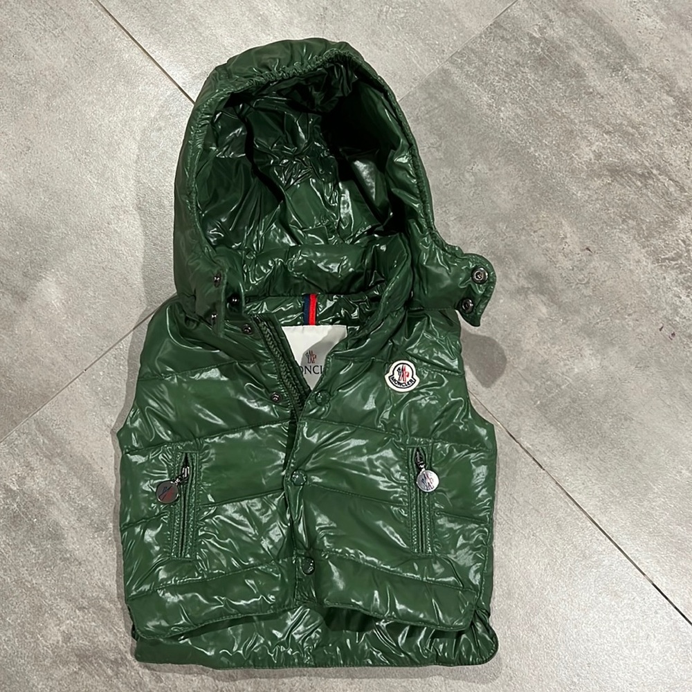 Moncler baby down puffer vest size size 6-9 M